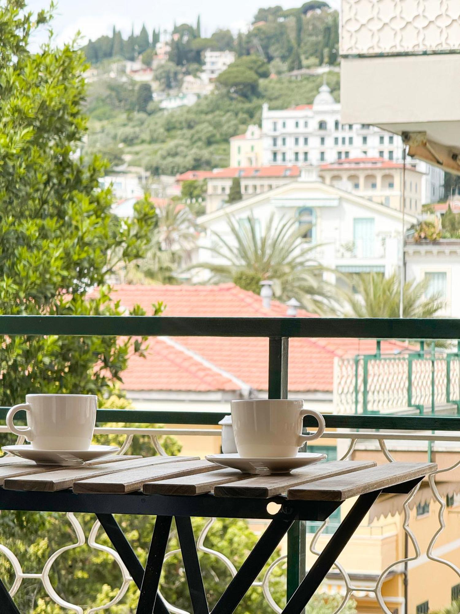 Gasthuis Casa Febo, In Centro Con Parcheggio Privato A 200 Mt Dal Mare Bordighera